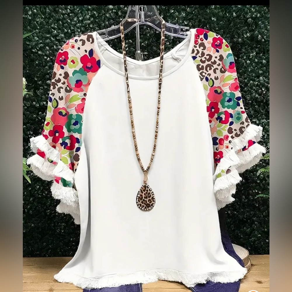NWOT Women’s White Floral Sleeve Fringed T-shirt Size 2X